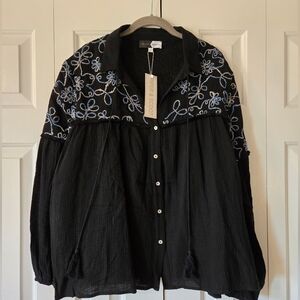 NWT Piper & Scoot Embroidered Long Sleeve Button Up. Size L